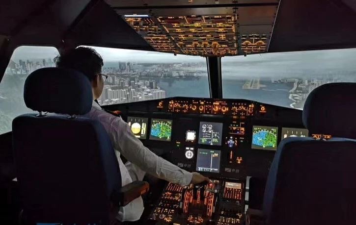 100萬，空客A320飛行模擬器出售，九成新，免費運輸安裝！  